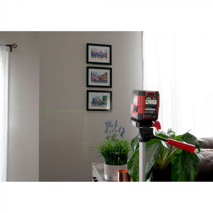 SKIL 1911 DA Nivela laser cu linie în cruce, lumina verde (520 nm), accu Li-Ion, ± 0,5 mm/m, raza actiune 20m, include trepied [9]
