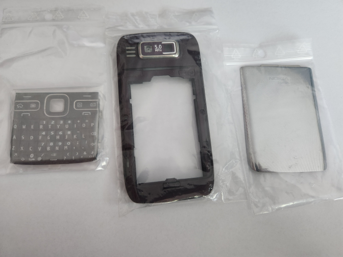 Carcasa incompleta Nokia e72 tastatura capac si rama [1]