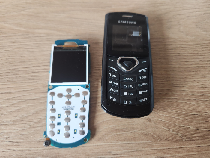 Carcasa Samsung E1170 folosita cu display si placa de baza [1]