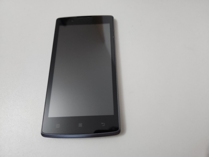 Informatii siguranta produs - Display Lenovo A2010 Original  Montajul display-ului trebuie realizat de catre personal calificat pentru a evita defectarea produsului sau a telefonului.  Produsul este fragil; manevrati cu grija pentru a preveni spargerea sau craparea.  Evitati expunerea display-ului la umiditate excesiva, temperaturi extreme sau socuri mecanice.  Nu folositi forte excesive sau unelte neadecvate in timpul instalarii.  A nu se lasa la indemana copiilor. Componentele mici pot fi periculoase daca sunt inghitite.  In cazul deteriorarii display-ului dupa montaj, garantia nu mai este valabila. [1]