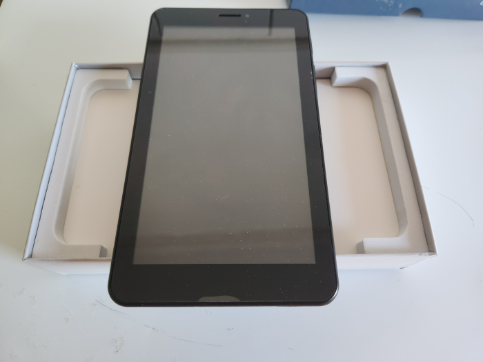 Conexiune 4G integrata   Functie apelare, GPS, Bluetooth 4.0 CPU: Quad Core GPU: Mali T720 Display 8” IPS, 1280x800 px Android™ 6.0, Marshmallow, produsul a primit upgrade la Android™7.0, Nougat in data de 07.06.2018 Memorie RAM 1GB Memorie Flash 8GB Suporta card microSD de pana la 128GB Wi-Fi Direct Camera principala 5MP, Autofocus, LED Flash Camera secundara 2MP Baterie 4300mAh [1]