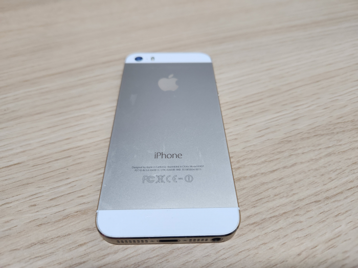 Telefon iPhone 5s auriu model A1457 folosit impecabil [2]