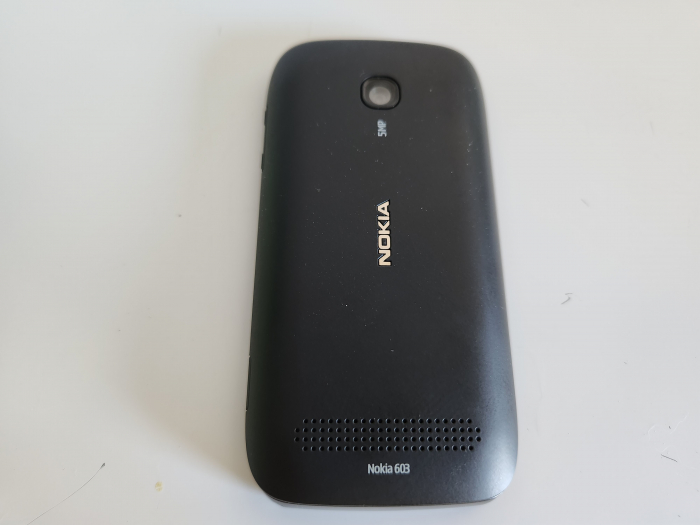 Telefon mobil Nokia Lumia 603 reconditionat cu carcasa originala [2]