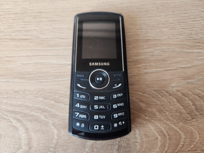 Telefon mobil Samsung E2230 negru folosit impecabil [1]