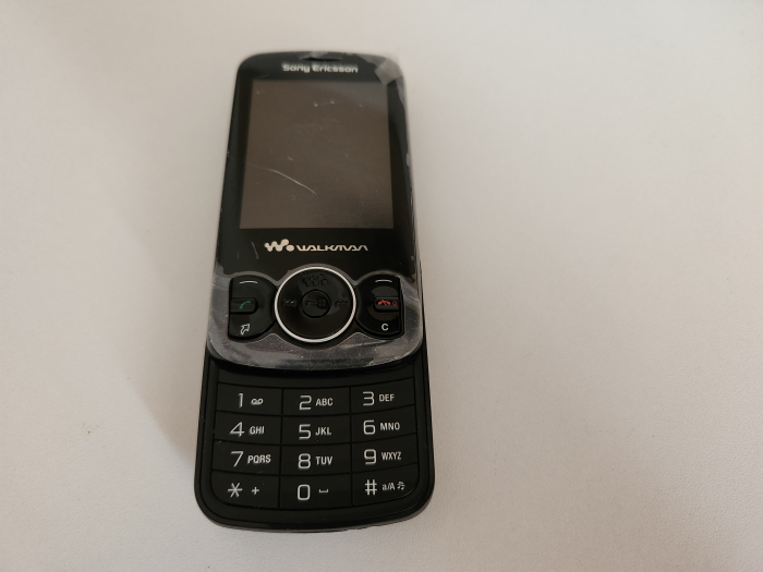 Telefon mobil Sony Ericsson W100i Spiro negru reconditionat [2]