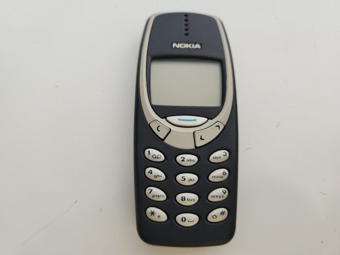 Telefon Nokia 3310 folosit cu carcasa albastra clasica [1]