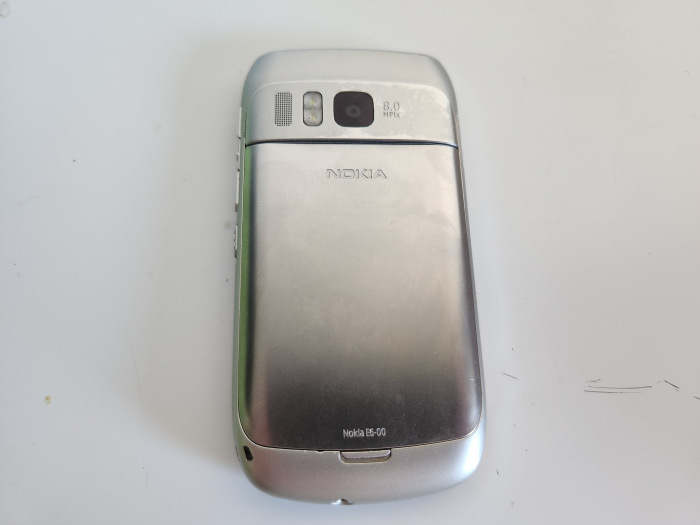 Telefon Nokia E6-00 model RM-609 folosit [2]