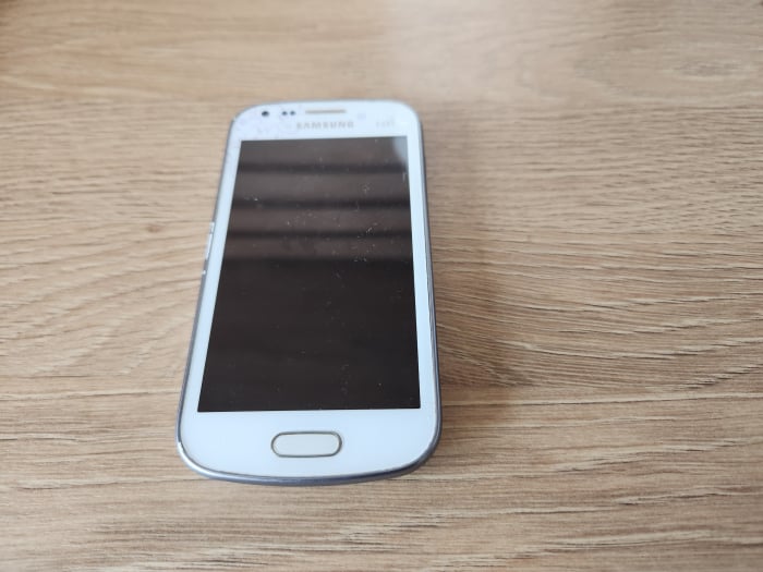 Telefon Samsung Galaxy S Duos S7562 alb la fleur folosit cu garantie [1]