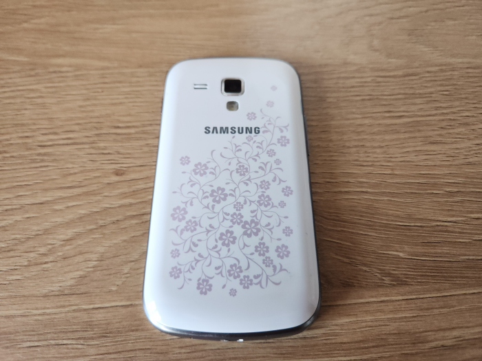 Telefon Samsung Galaxy S Duos S7562 alb la fleur folosit cu garantie [2]