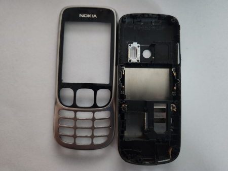 Carcasa telefon - Carcasa pentru Nokia 6303 argintie fara tastatura