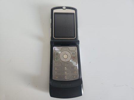 Telefon Motorola V3 folosit pentru piese [2]