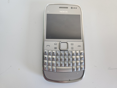 Telefoane mobile - Telefon Nokia E6-00 model RM-609 folosit