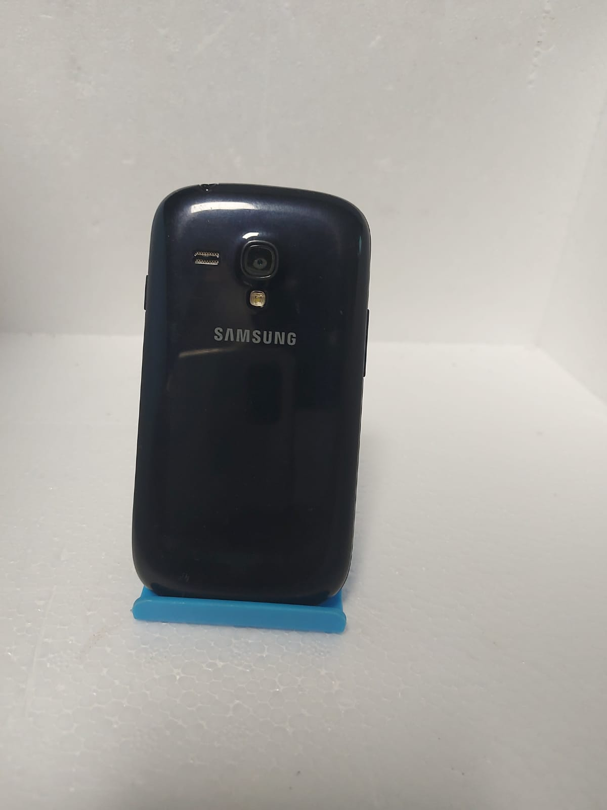 Cauti Telefon Samsung Galaxy S3 mini i8200 folosit garantie