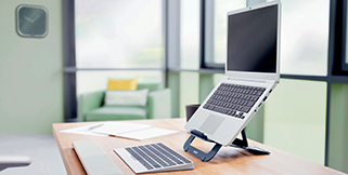 Suport laptop Leitz in utilizare
