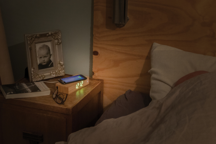 Ceas din bambus cu incarcator wireless 5W si port USB [9]