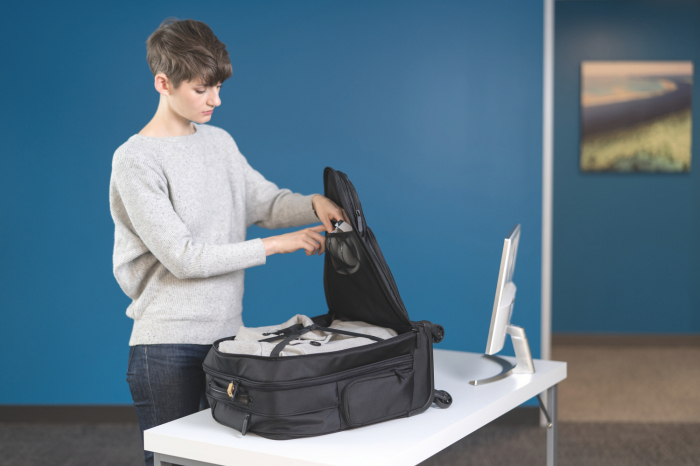 Geanta laptop 17" Kensington Contour 2.0 Spinner Pro, cu 4roti, negru [10]