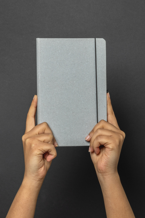 Agenda A5 piele reciclata GRS cu elastic si suport pix – personalizabila [9]