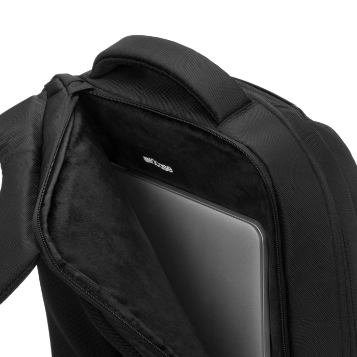 Rucsac Incase ICON Slim Pack pentru MacBook 16", compartiment captusit si buzunare cu acces rapid [15]