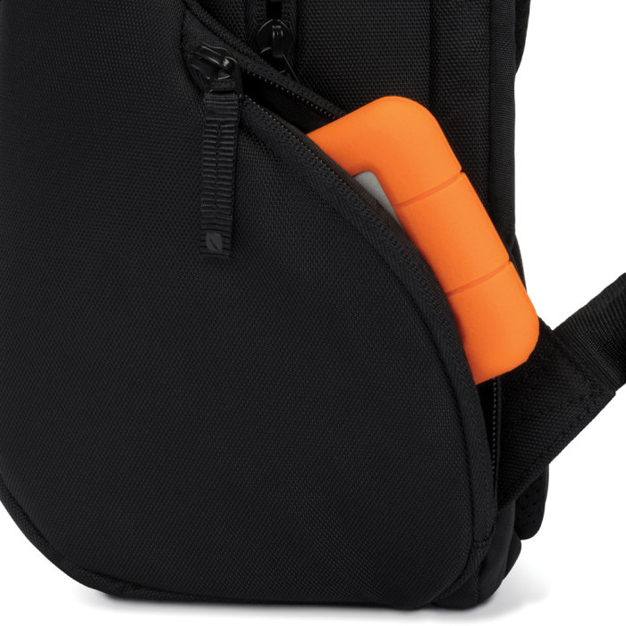 Rucsac Incase ICON Slim Pack pentru MacBook 16", compartiment captusit si buzunare cu acces rapid [16]