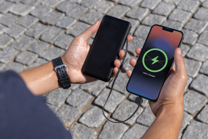 Powerbank 10.000 mAh din plastic reciclat RCS, cabluri integrate – Lockhart [10]