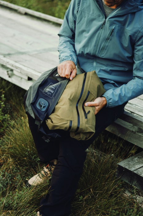 Sac de vidat Nordic Drift Trail RCS IPX8 20L, cu pompa electrica integrata, USB Type-C [12]