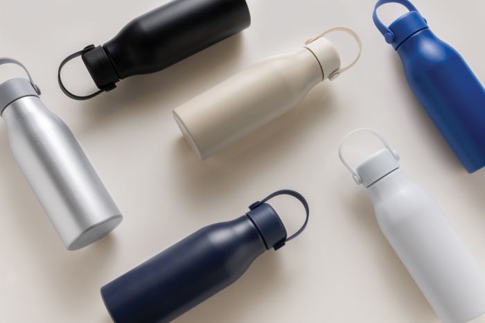 Sticla Pluto aluminiu reciclat 680 ml antiscurgere, maner tip curea [8]