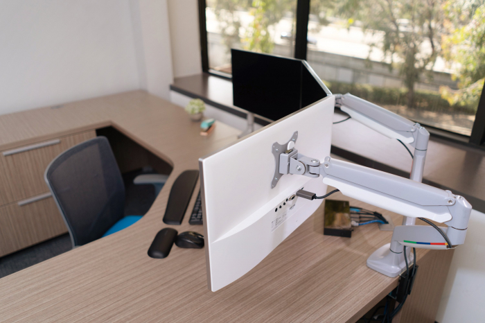Suport pentru monitor Kensington One-Touch, cu un brat ajustabil, alb [10]