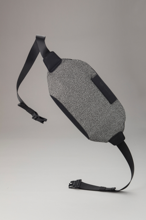 Urban Bumbag, borseta antifurt din material rezistent [13]