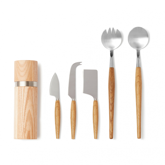 Set tacamuri servire VINGA Retro – design scandinav cu manere din stejar [9]