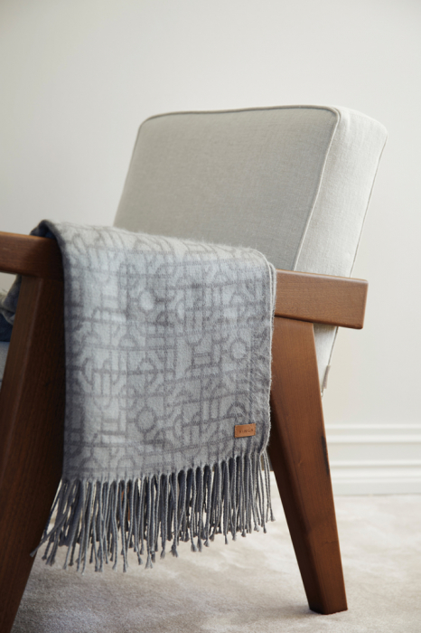 Patura VINGA Verso cu model geometric – eleganta si confortabila [7]