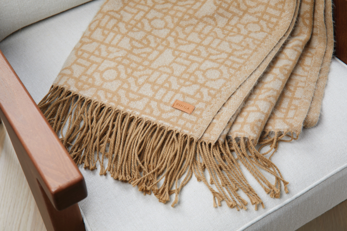 Patura VINGA Verso cu model geometric – eleganta si confortabila [7]