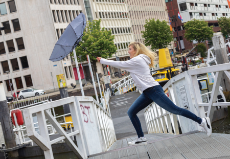 Umbrela automata Impact AWARE RPET 21” cu maner bambus [10]