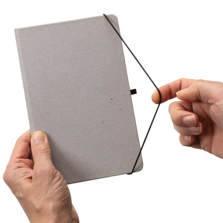 Agenda A5 piele reciclata GRS cu elastic si suport pix – personalizabila [9]