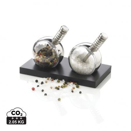 Noutati si inovatii - Set rasnite Planet din inox pentru sare si piper – design modern cu o singura mana