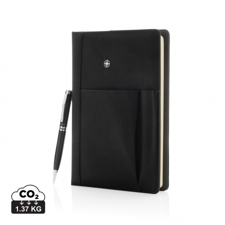 Noutati si inovatii - Agenda A5 cu coperta reutilizabila si multifunctionala si pix, 192 pagini crem liniate, personalizabila, in cutie de cadou Swiss Peak.
