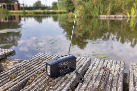 Radio de urgenta cu panou solar si lanterna RescueWave RCS [9]