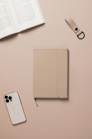 Agenda A5 VINGA Baltimore GRS – reutilizabila cu inchidere magnetica si coperta PU reciclata [7]