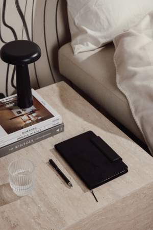 Agenda A5 VINGA Marlow GRS – refillabila cu inchidere magnetica si suport pentru pix [5]