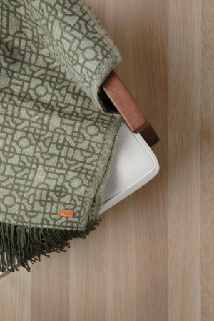 Patura VINGA Verso cu model geometric – eleganta si confortabila [4]