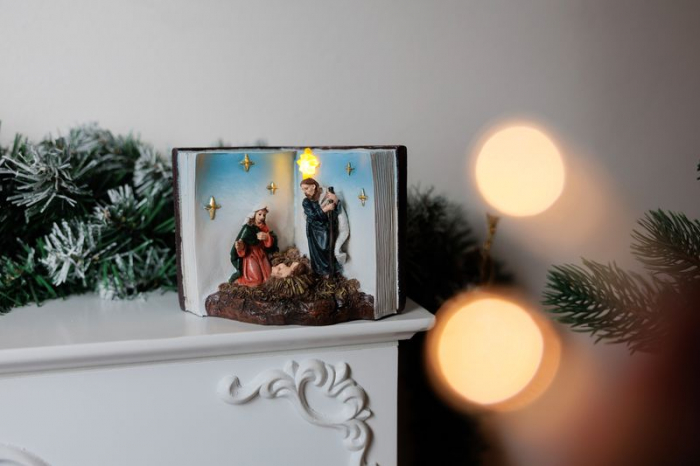 Decoratiune de Craciun MagicHome, Scena Nasterii Domnului intr-o carte, cu LED, pentru interior, 13.5x8x9.5 cm [3]