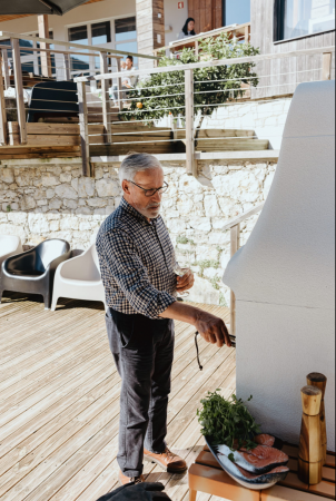 Gratar pentru gradina New Iberia Xl cu banc de lucru din beton si caramida, 95 × 47 × 190 cm [1]