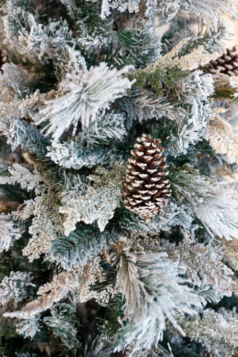 Brad artificial Kingston Flocked cu conuri si zapada, 400 cm - BraziPremium.ro [3]