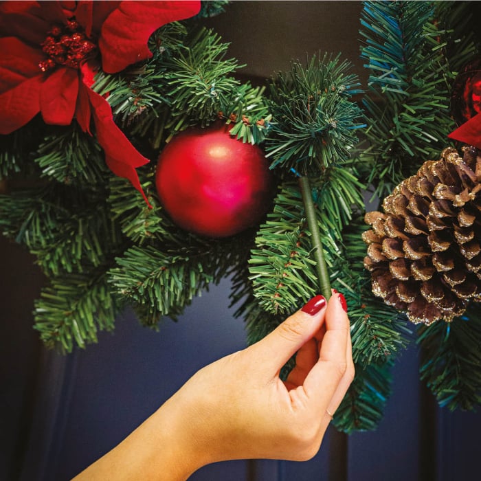 Set 6 ornamente parfumate cu carlige pentru brad, Spiced Pine Cones - BraziPremium.ro [11]