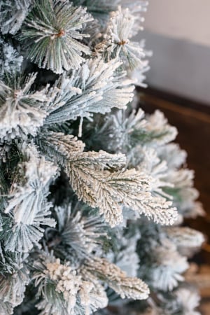 Brad artificial cu zapada Sugar Pine, 210 cm - BraziPremium.ro [2]