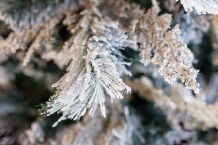 Brad artificial Kingston Flocked cu conuri si zapada, 180 cm  - BraziPremium.ro [5]