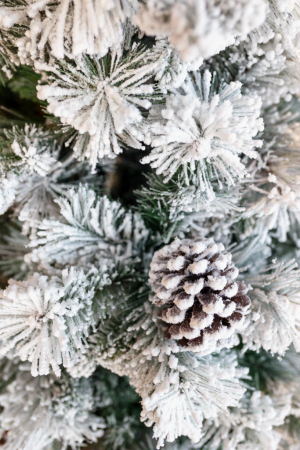 Brad artificial slim cu zapada si conuri Premium Frosted Pine, aspect inghetat, 210 cm - BraziPremium.ro [8]