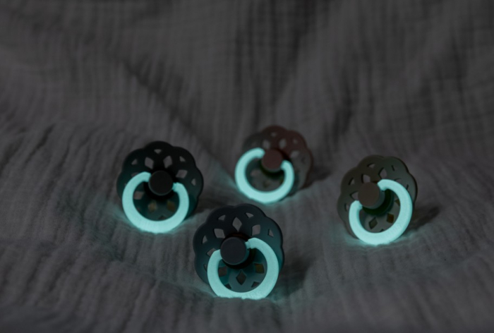 BIBS - Set 2 suzete fosforescente Colour Glow Latex, tetina rotunda, 0 luni +  Vanilla/Dark Oak [3]