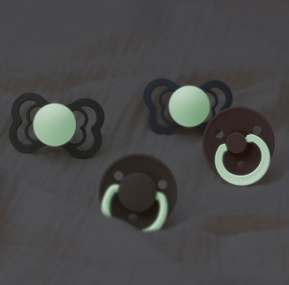 BIBS - Set 2 suzete Fosforescente De Lux GLOW Silicon, tetina rotunda, marime universala  Blush/Vanilla [2]