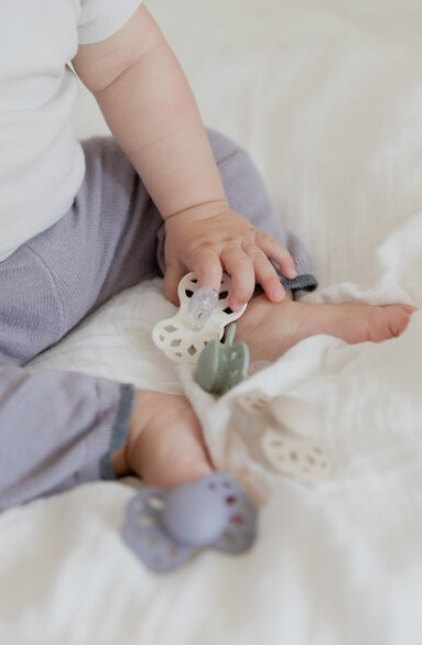 BIBS - Set 2 suzete Infinity Silicon, tetina simetrica, 6 luni + Ivory/Sage [2]