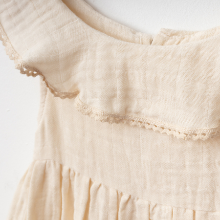 Set Rochie si Bentita Bebelusi Fete Muselina Crem [1]